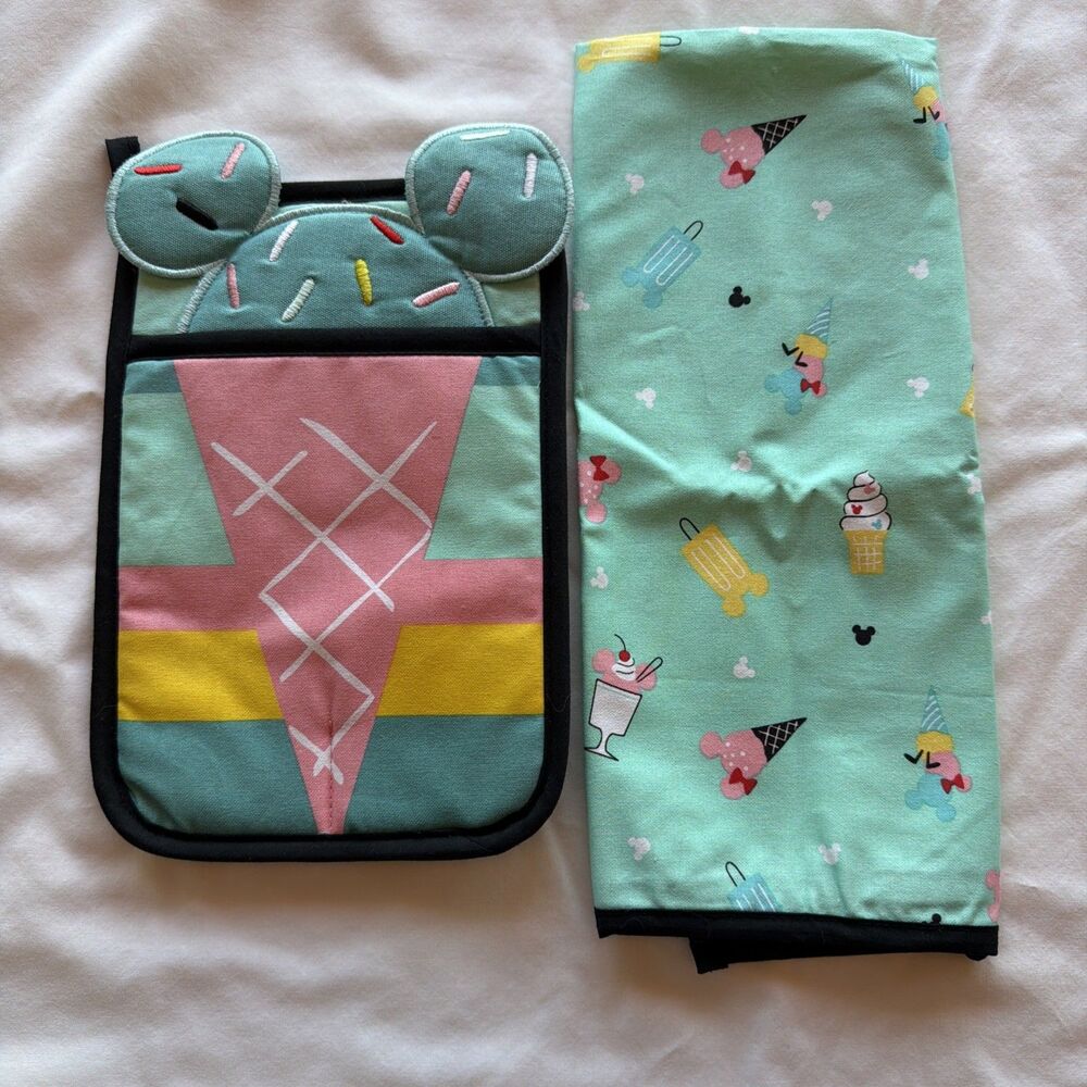 Disney Eats Pot Holder and Towel Kitchen Set NWOT